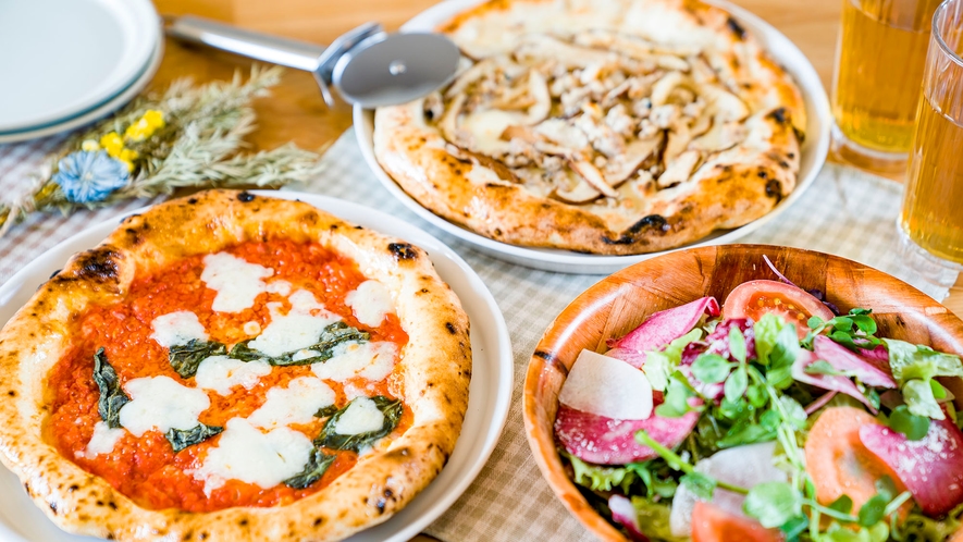 【イタリアン】みんなでシェアして楽しいピザパーティ「ロトンド小淵沢・ナポリプラン」