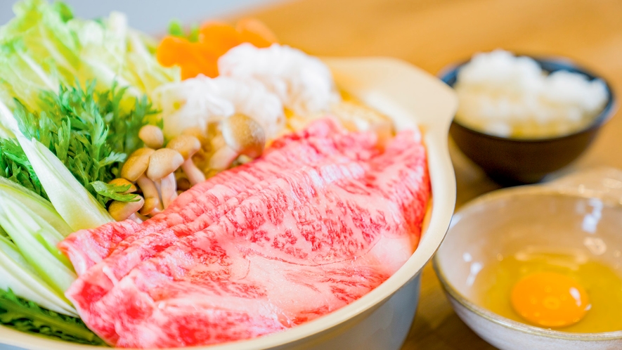 【すき焼き】美味しいお肉とたっぷり野菜でボリューム満点！