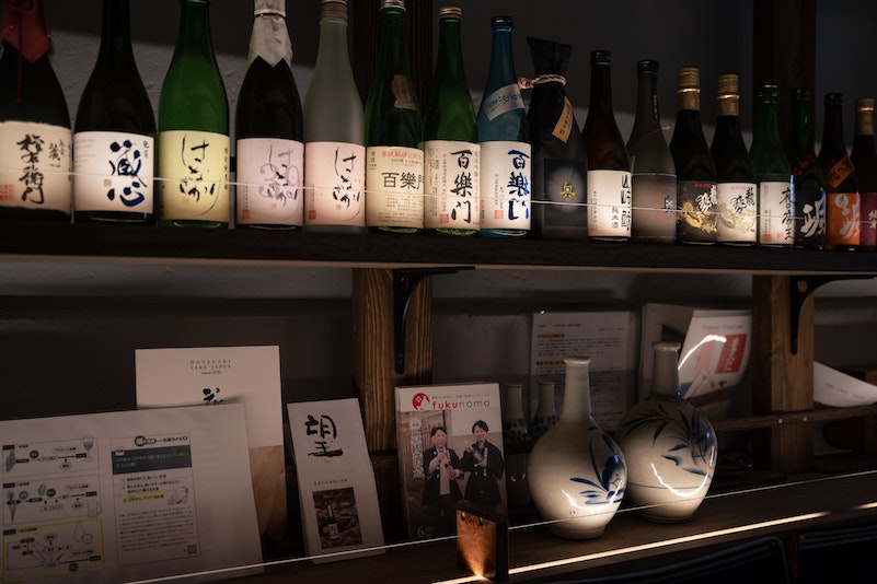 また、日本酒マイスターの資格も所有しており、蔵にはコレクションとして今まで扱ってきた日本屈指の名酒の