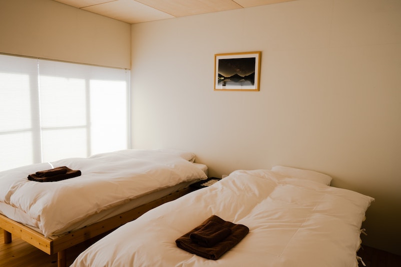 寝室1(甲斐駒)お布団も追加で敷くことが出来る広めのお部屋です。