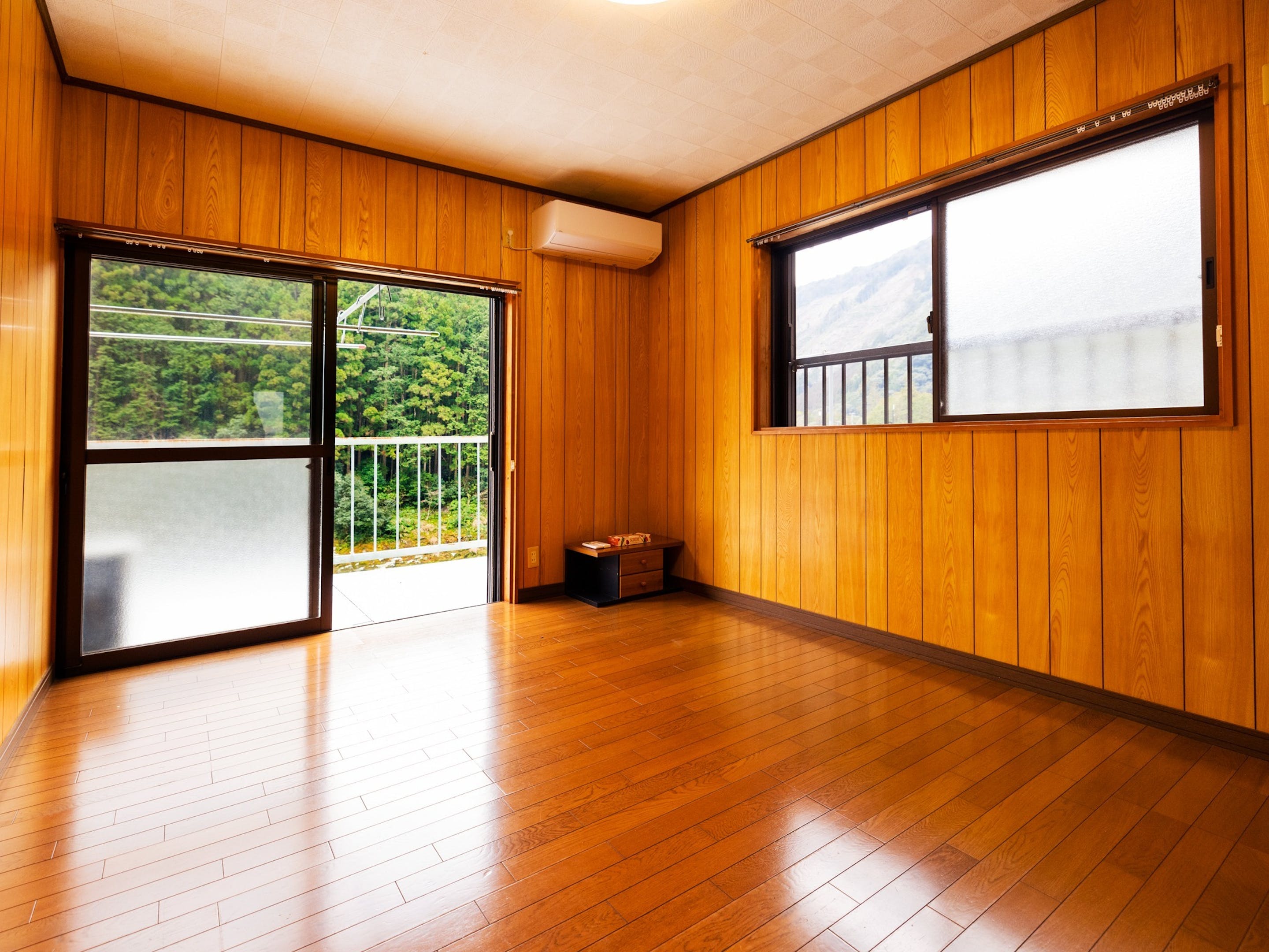 2階のお部屋6畳)