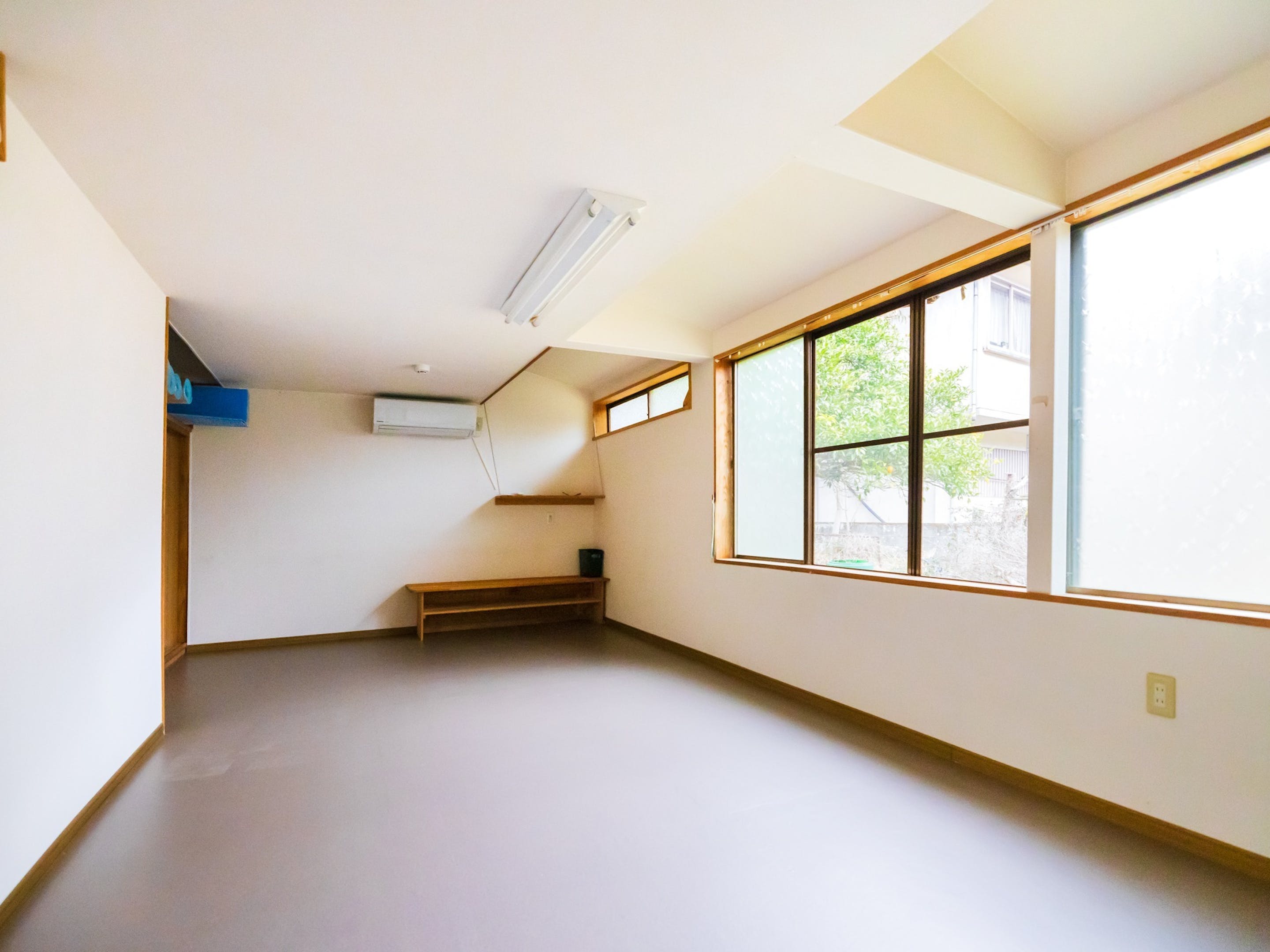 離れの部屋12畳)