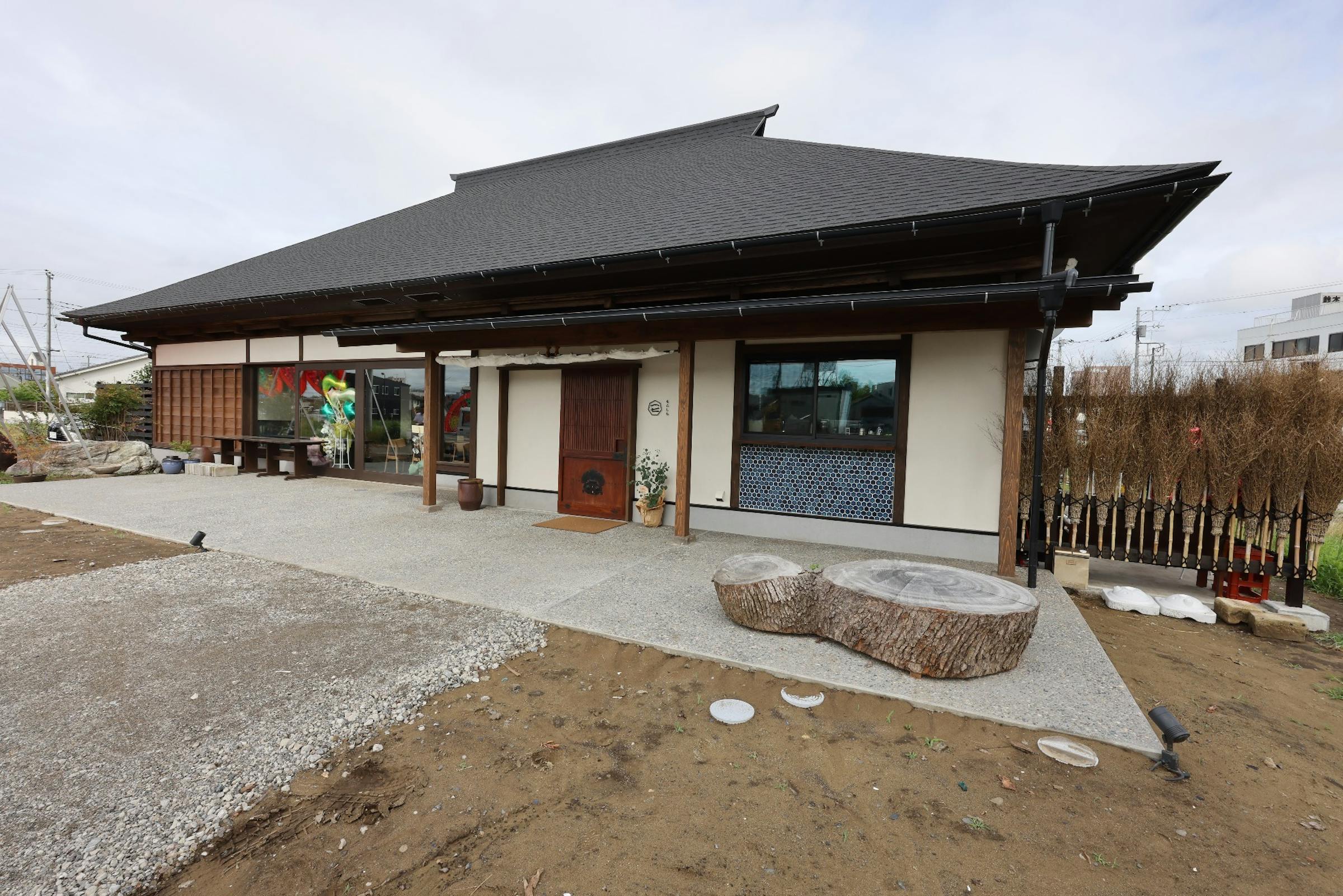 併設する飲食店「もんしち」