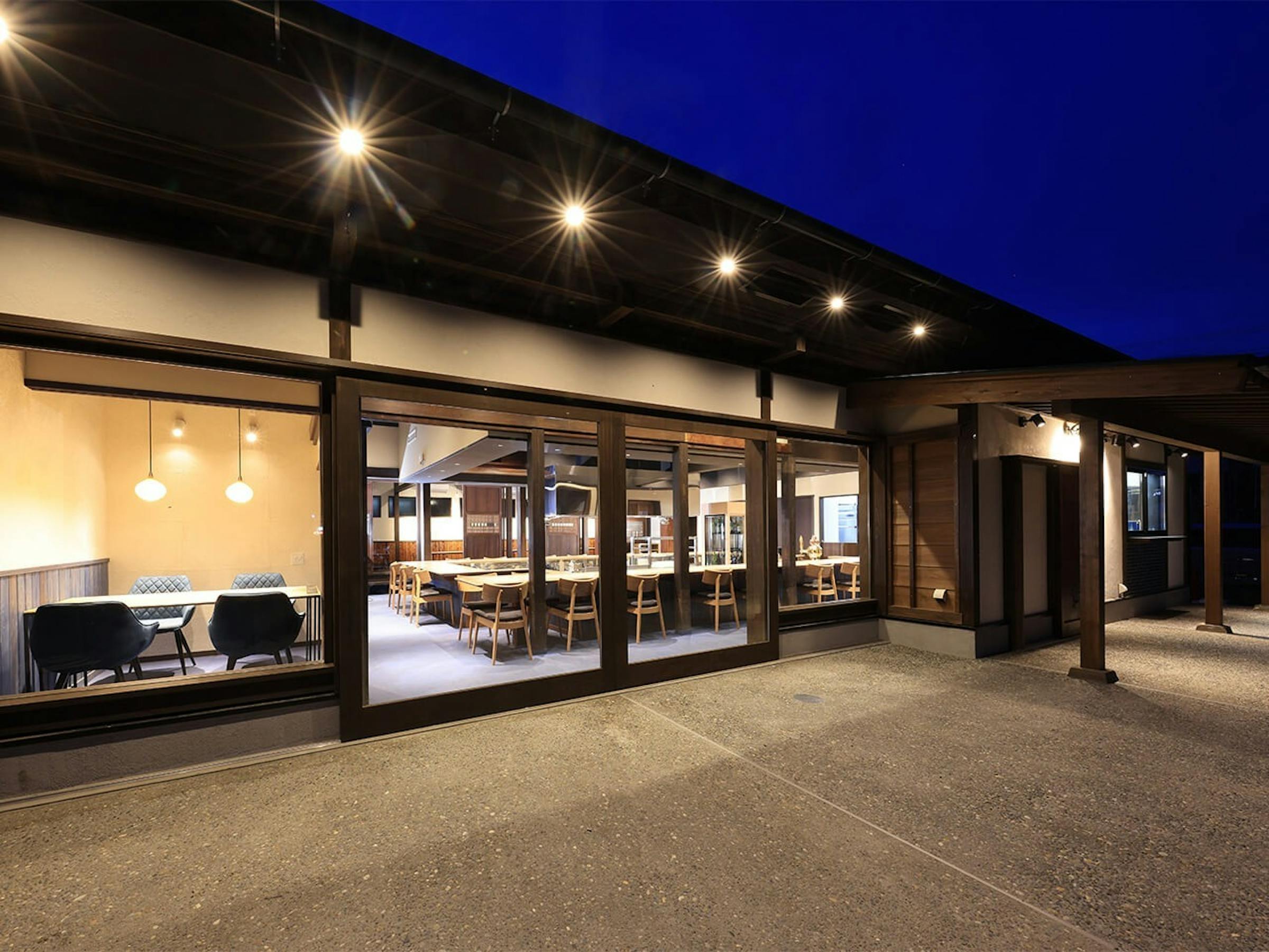 併設する飲食「もんしち」