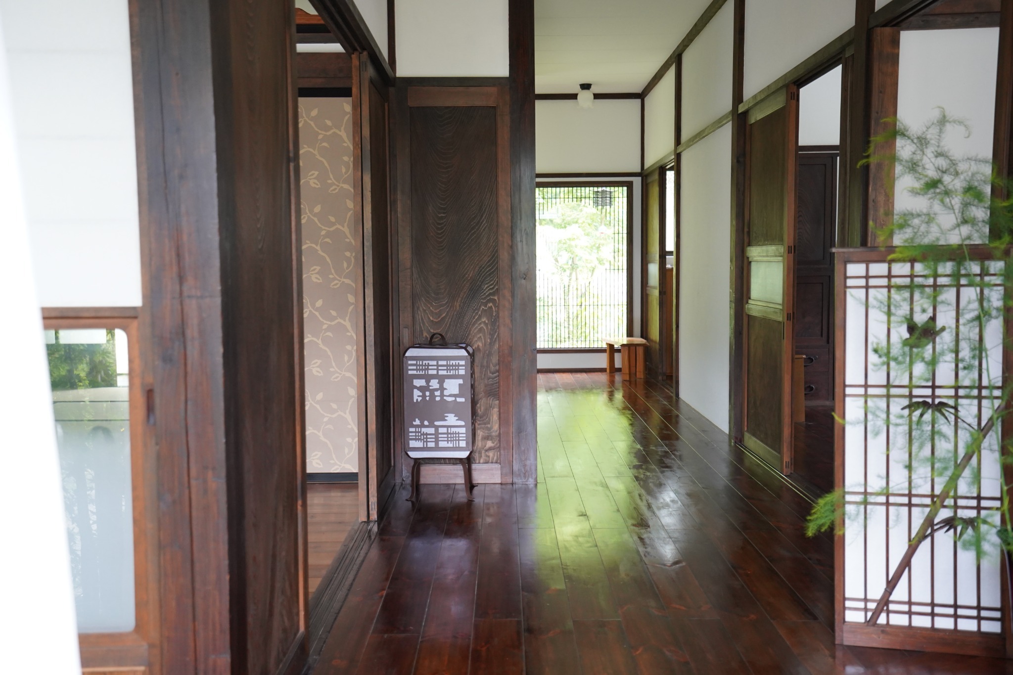 玄関にはその時期に合わせたお花を挿してお迎えいたします。