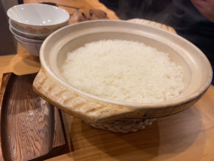 一組ごとに土鍋で炊き上げたご飯