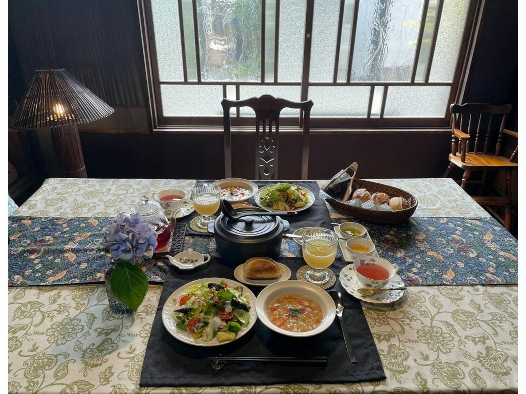 おひとり＋1,500円で朝食セット（コーヒー・紅茶・...