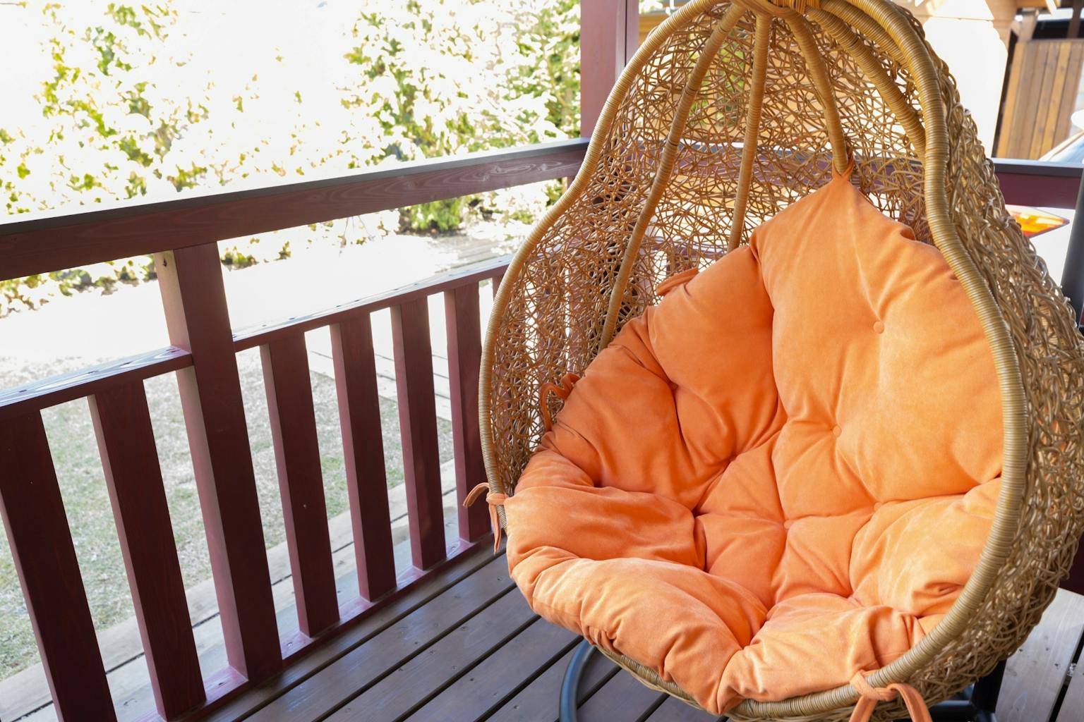 Uta　ウッドデッキのハンギングチェア