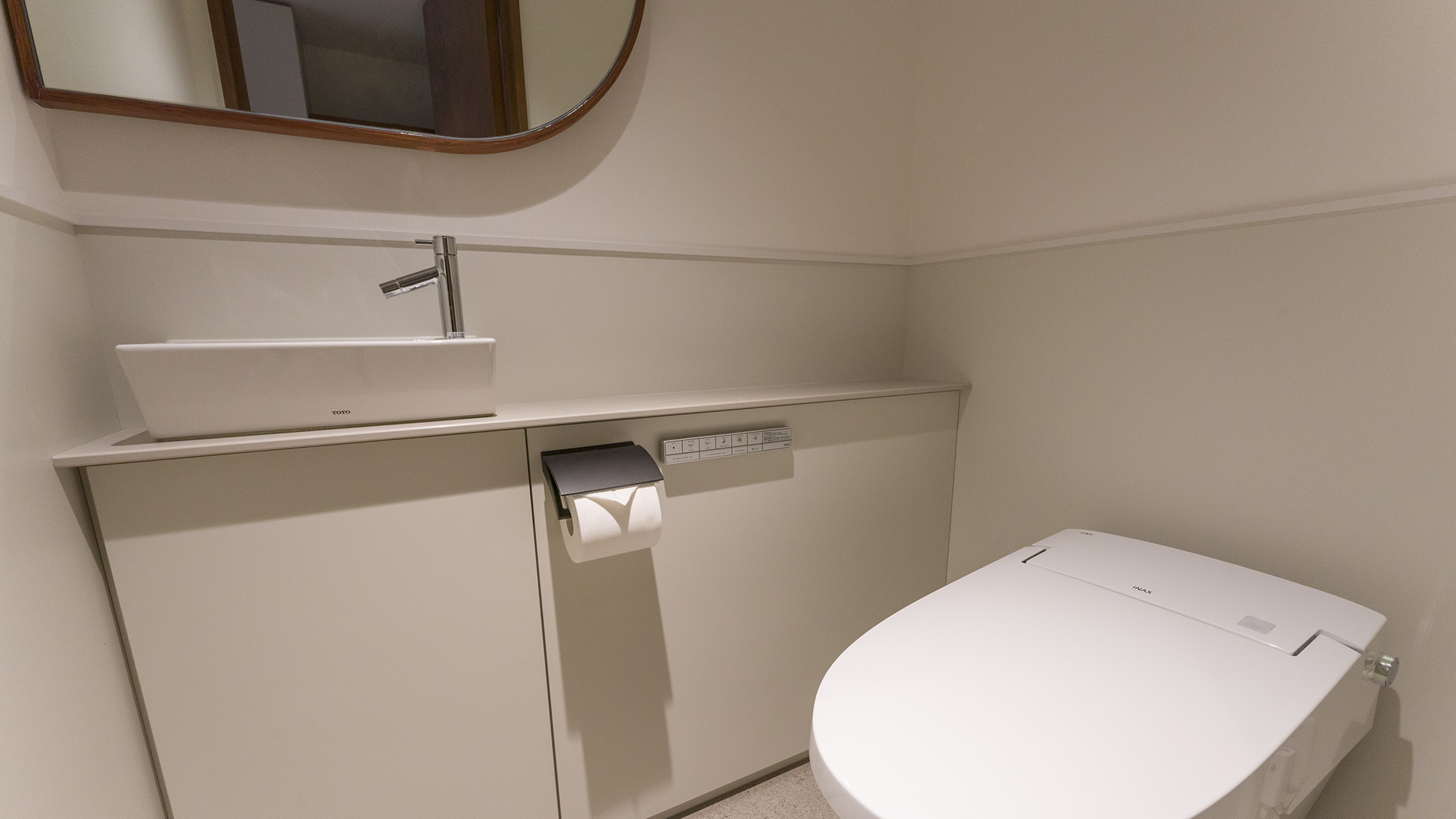 【２ダブルベッドルーム】温水洗浄機能付きトイレ