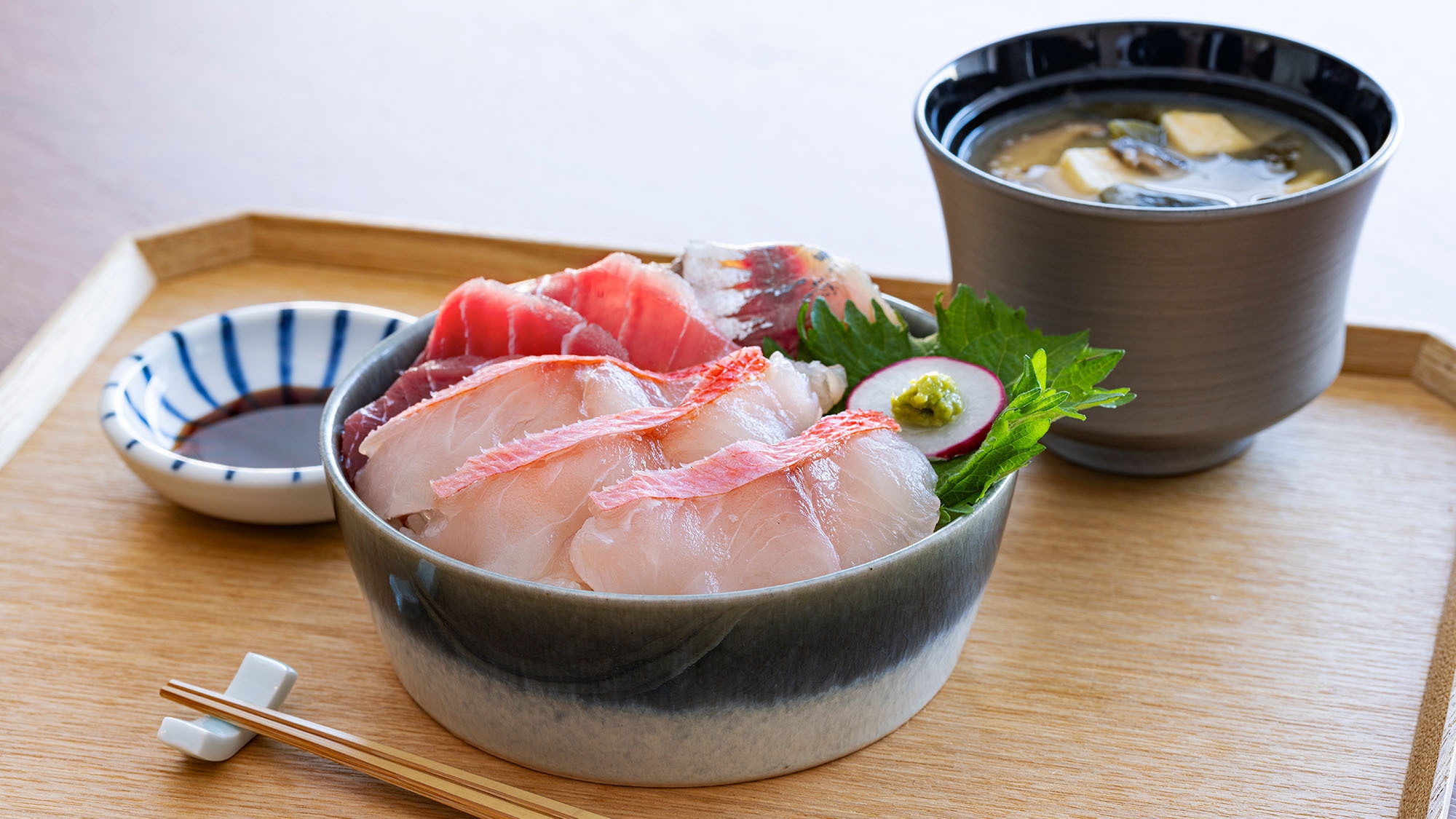 【夕朝付】オードブル＆ピッツァセット＆朝は金目鯛の海鮮丼をご用意