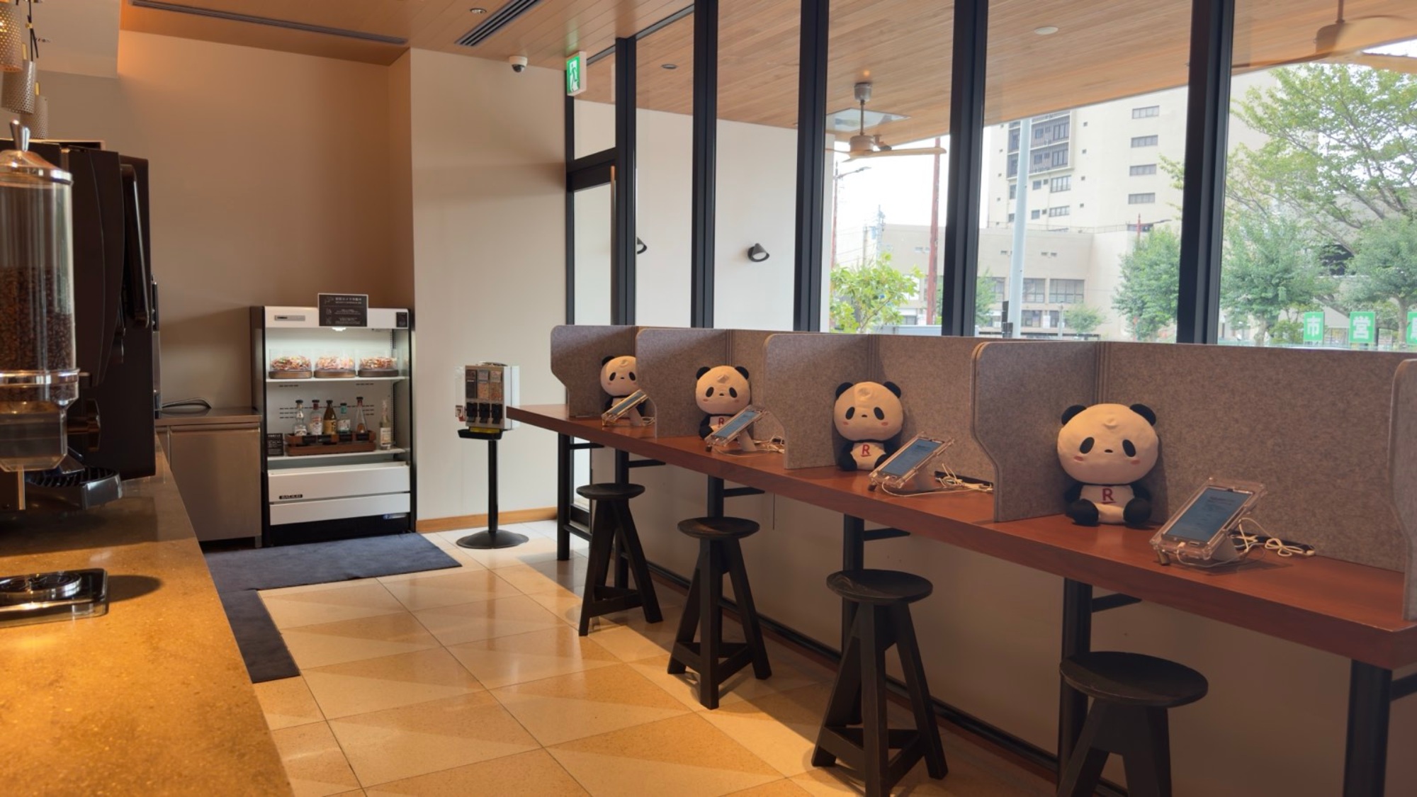 【１階ラウンジ】チェックインカウンター