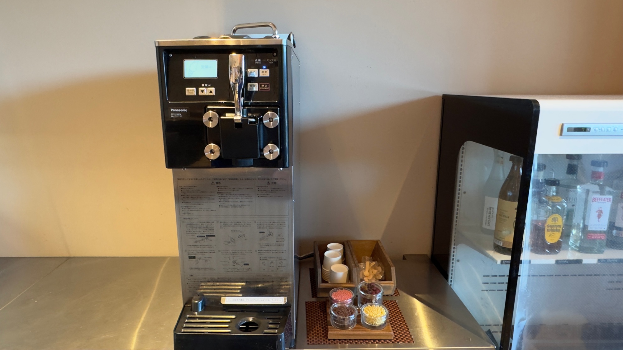 【１階ラウンジ】ソフトクリームフリーザー