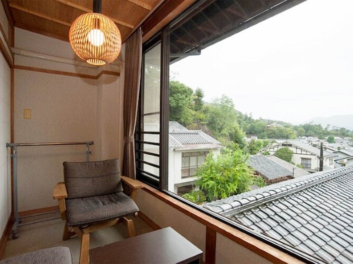 ・【個室/和室 】大きな窓から宮島を一望できます