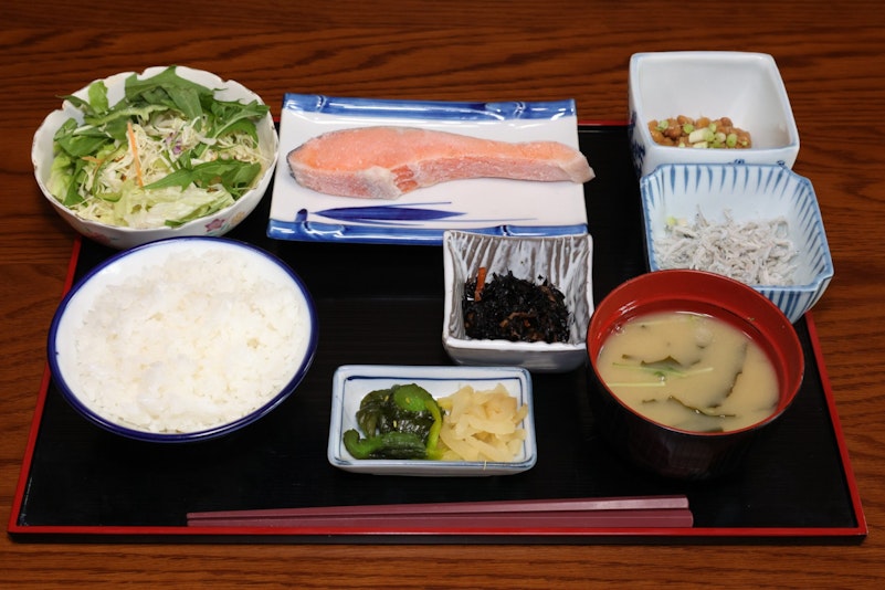 ご朝食800円(画像は例です時期や仕入れにより変わります)、ご予約の際にお申し付けください。