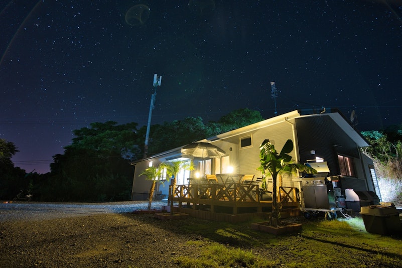 夜間外観 夜空には満天の星が輝いています。