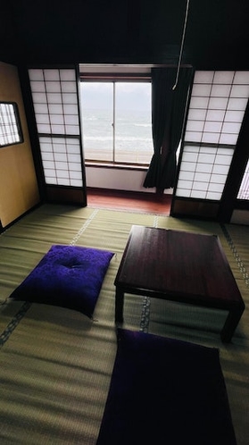 客室からは目の前の日本海が一望できます。