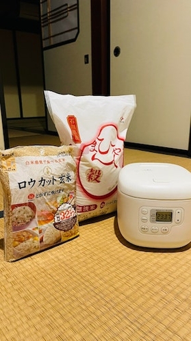 無印良品の炊飯器と、石川県産ひゃくまん穀無洗米、ロウカット玄米。