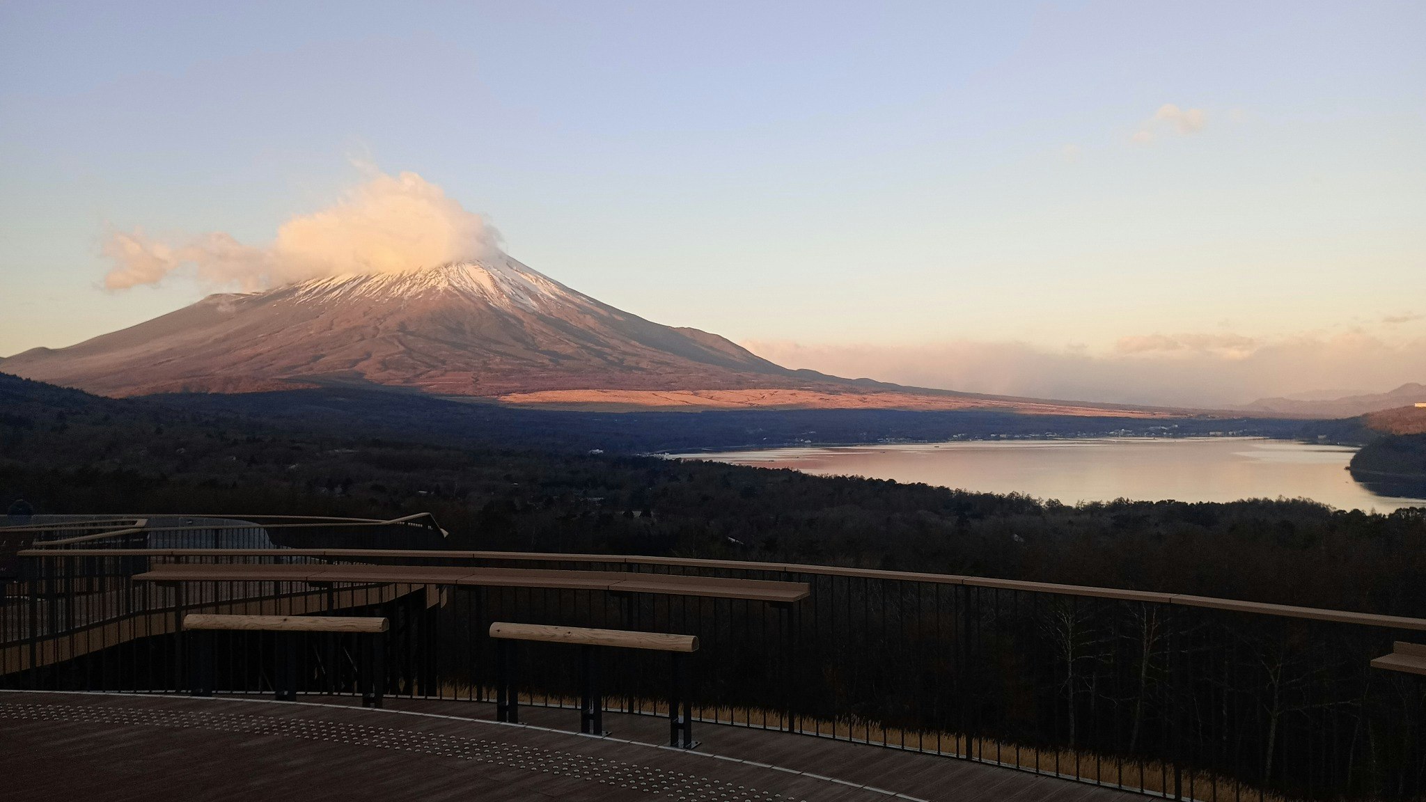 別荘から2.9km、パノラマ台デッキからの早朝の景色