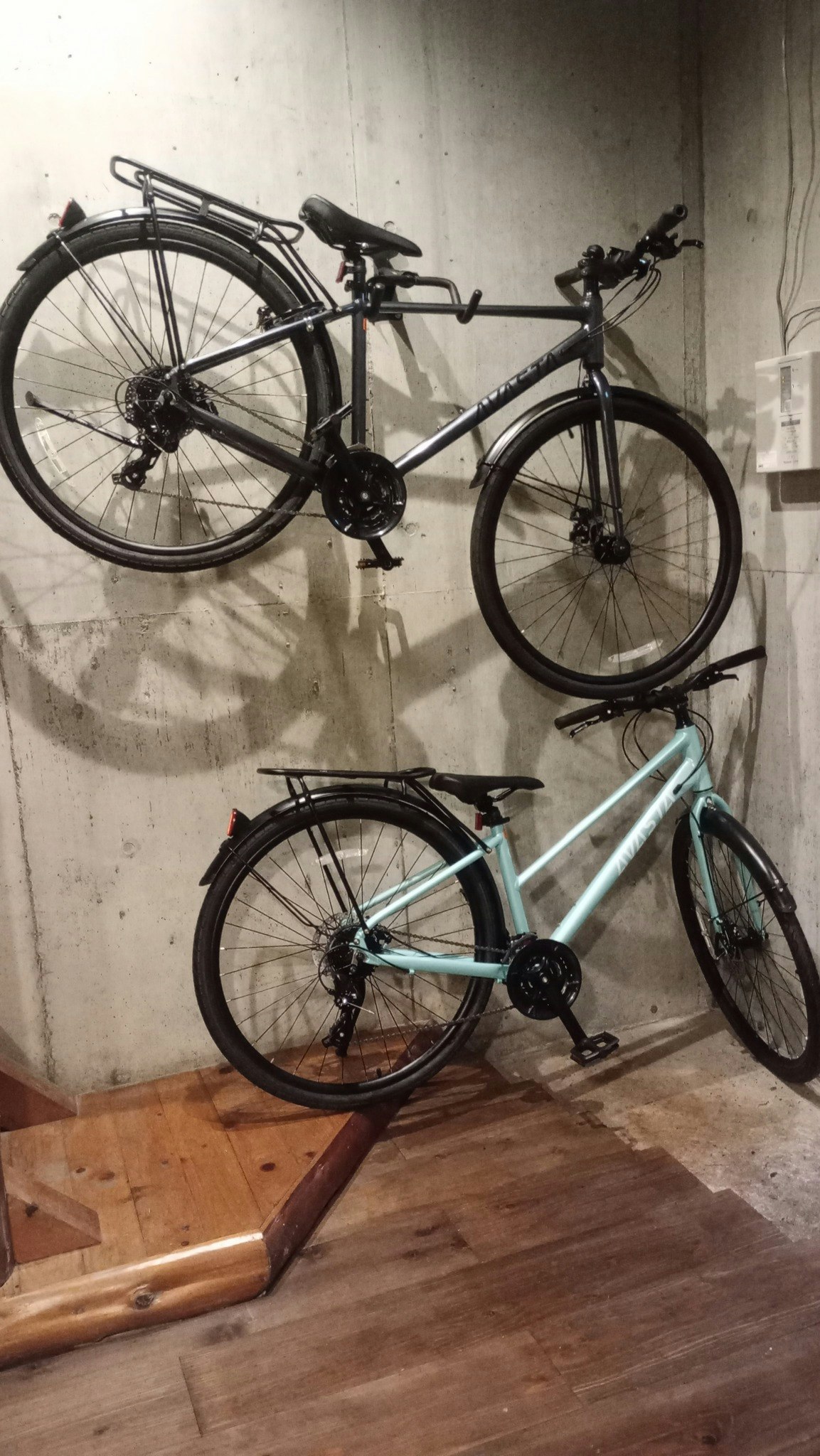 SHIMANO製24段変速、前後ディスクブレーキ