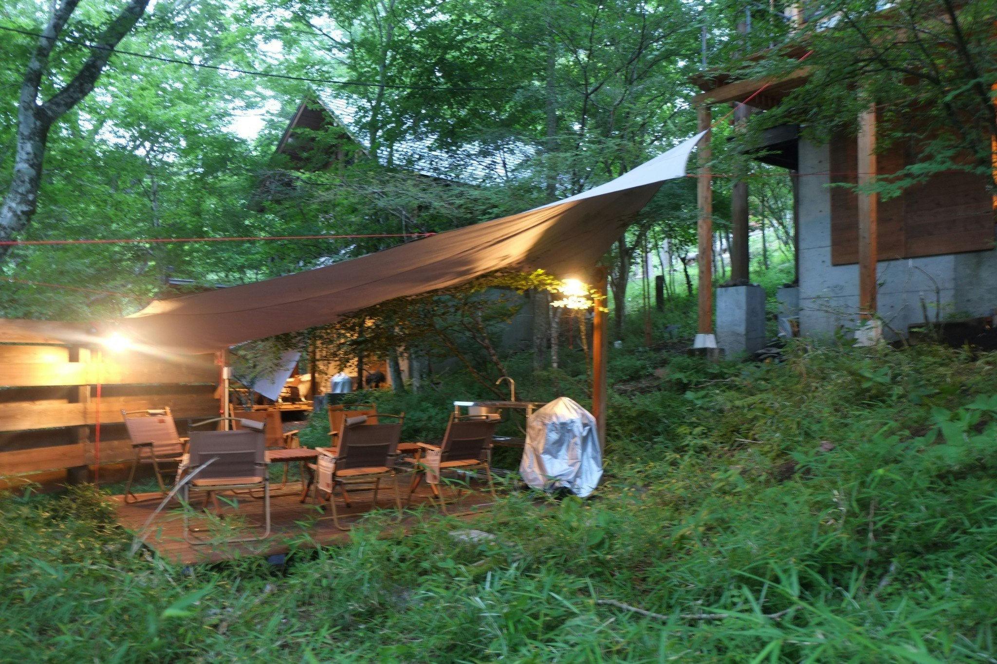 5m&times;4mほどの8角形オクタタープ