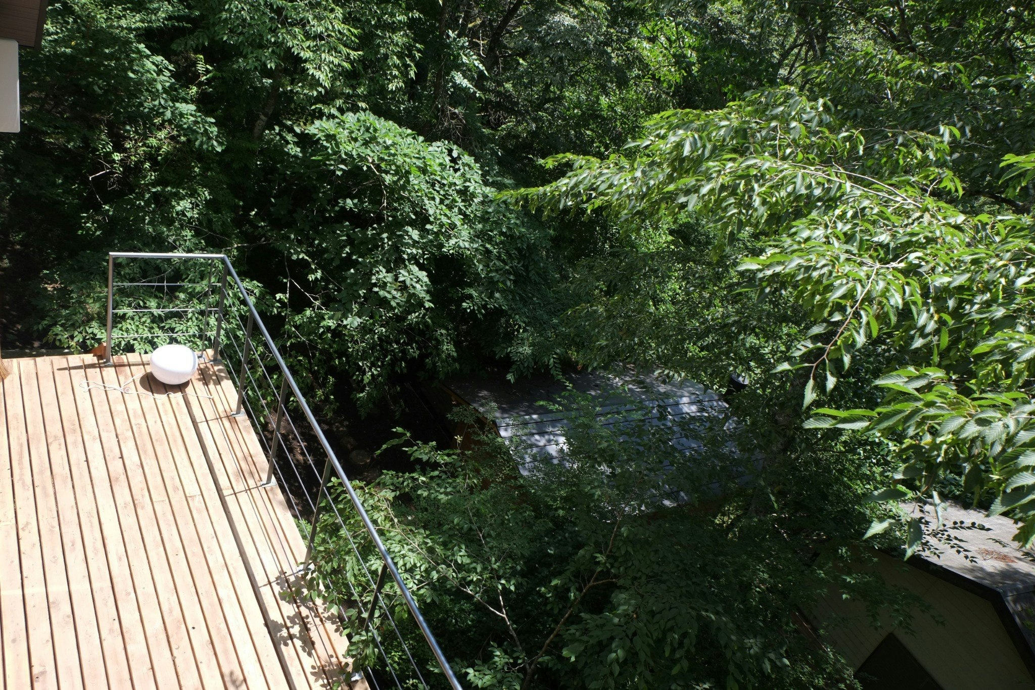 2階窓からのテラスデッキ