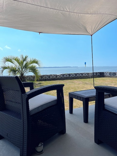 テラスから目の前の浜名湖