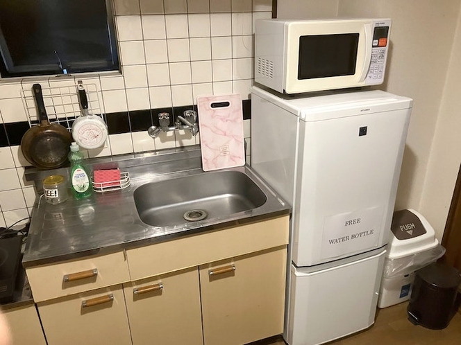 ・【501・キッチン設備】冷蔵庫の中には無料の飲料水をご用意しております