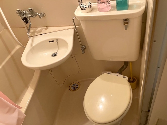 ・【501・トイレ】3点ユニットバスでトイレと洗面台は浴室にございます