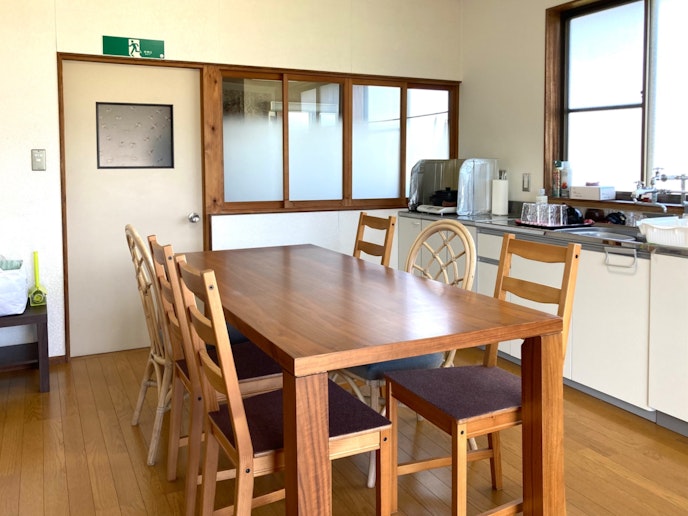 10畳ほどのダイニングキッチン
