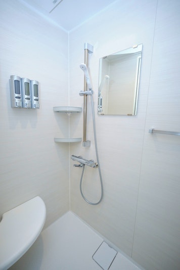 shower in bedroom 2