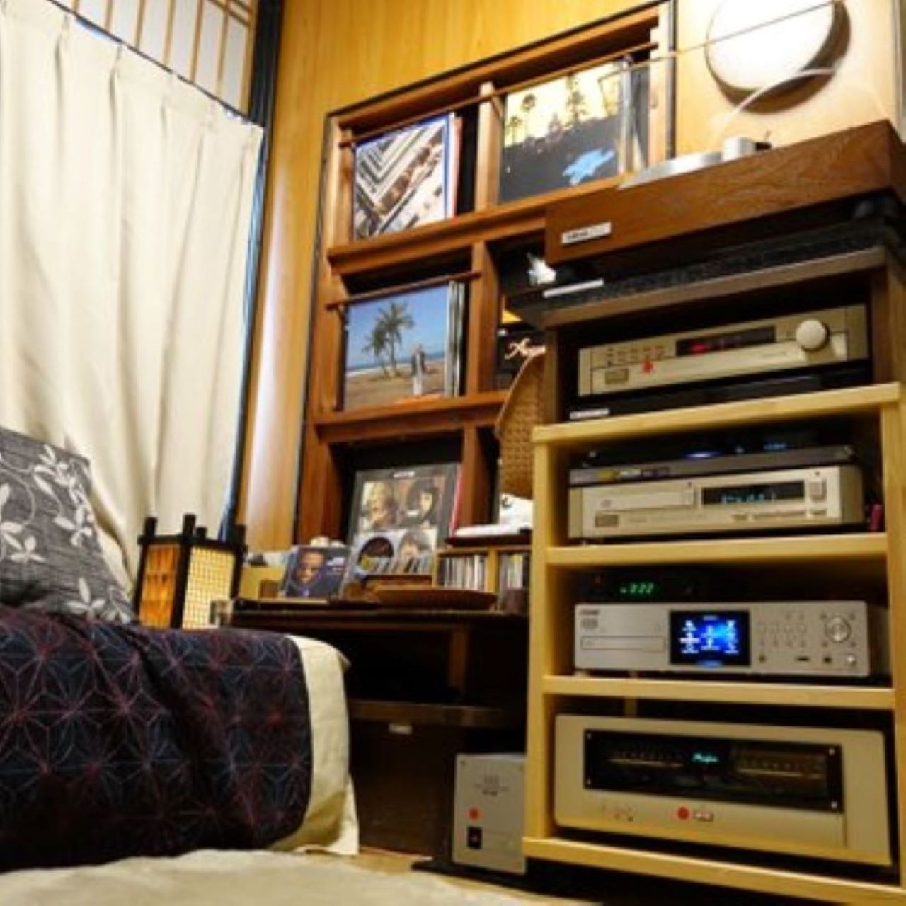 自然心遊館　客室でレコード視聴