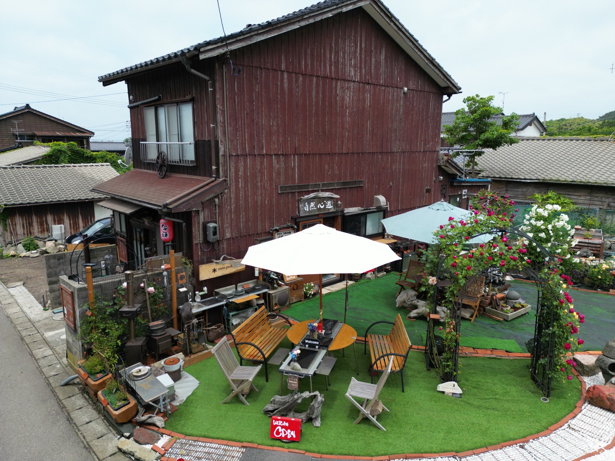 客室から薔薇テラスが望めます