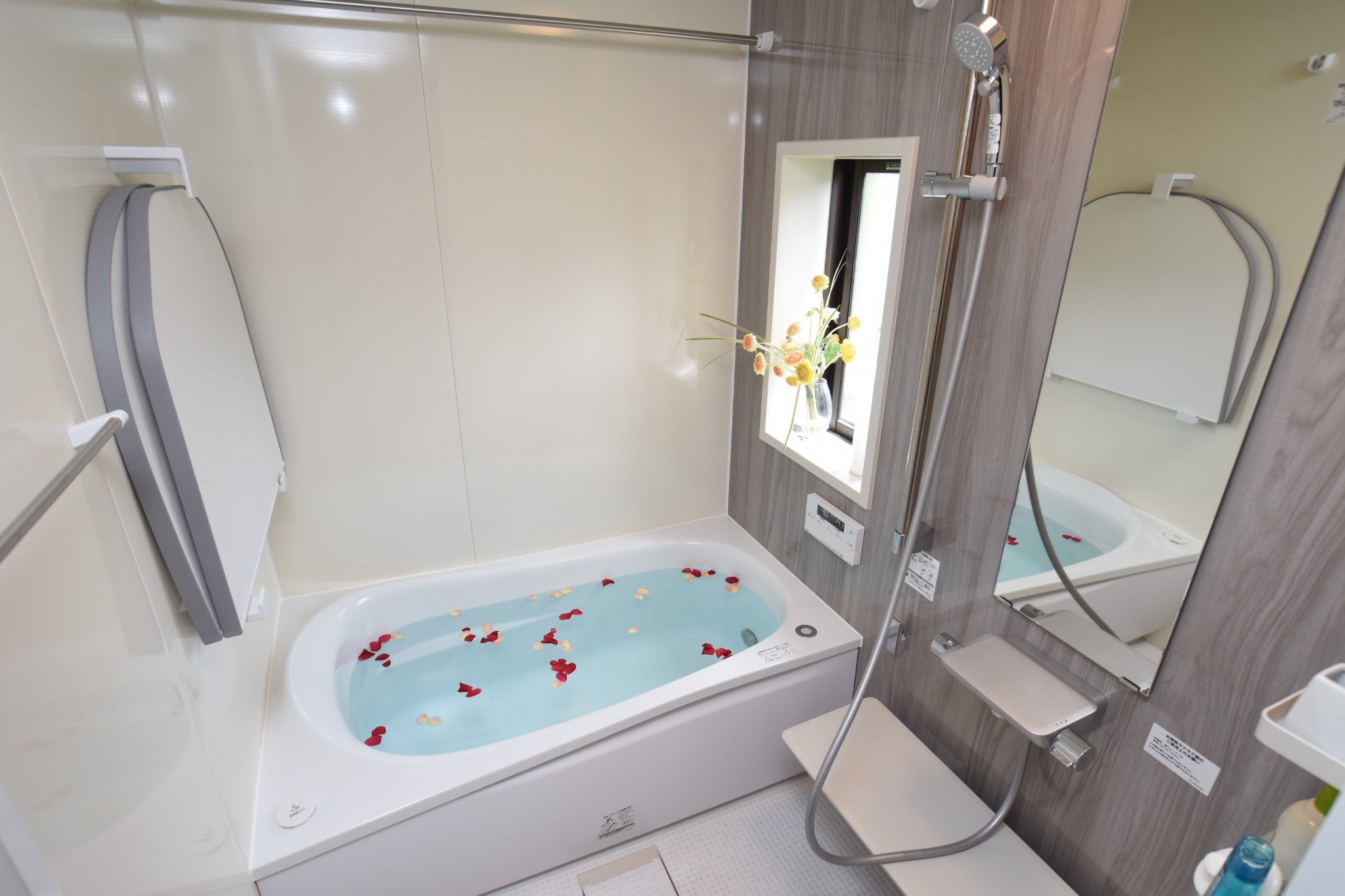 自然心遊館　1Fバス(薔薇風呂も）　