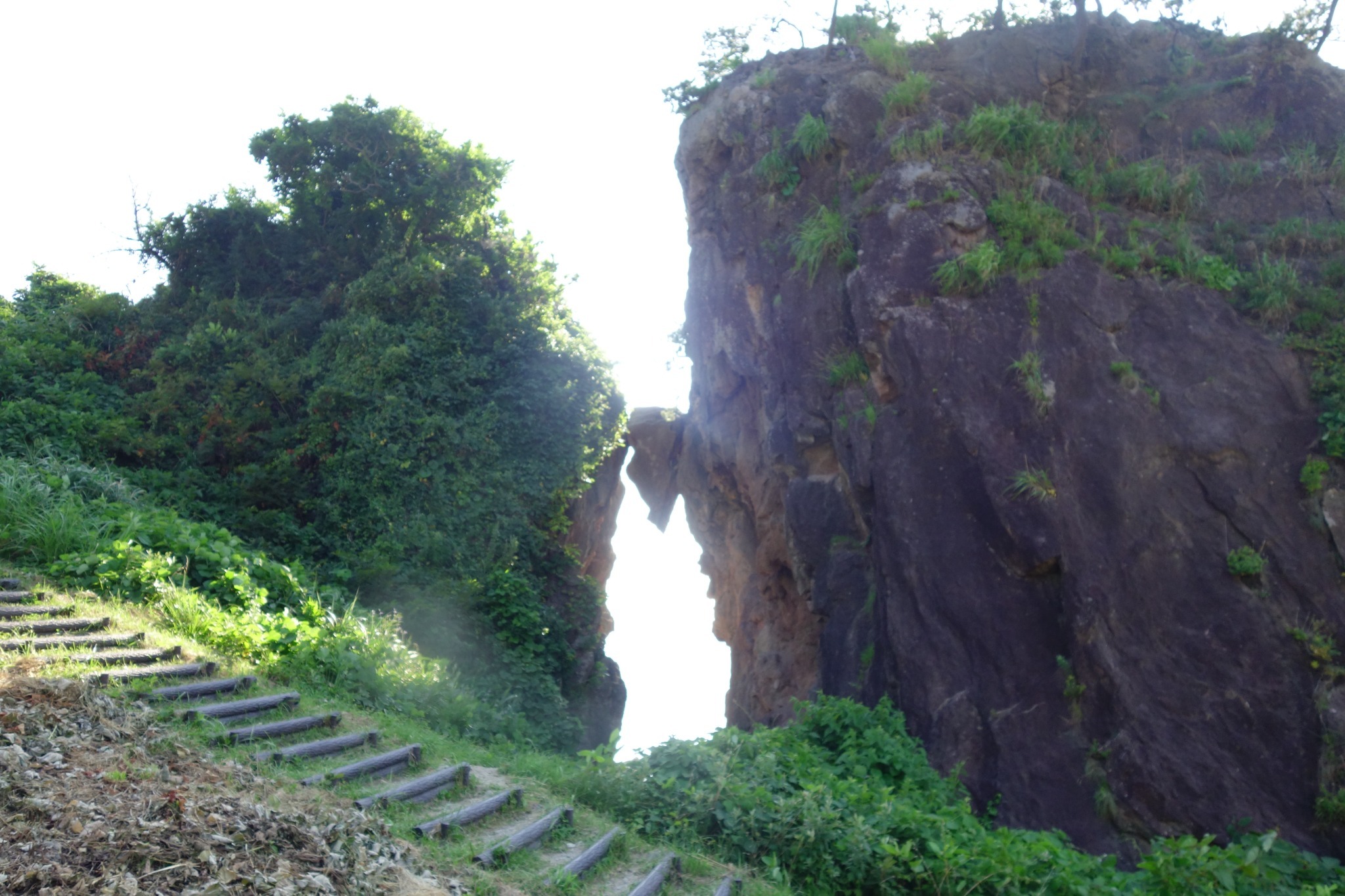 弁慶のはさみ岩　車で５分