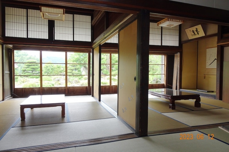 日本庭園が見える縁側のある客室
