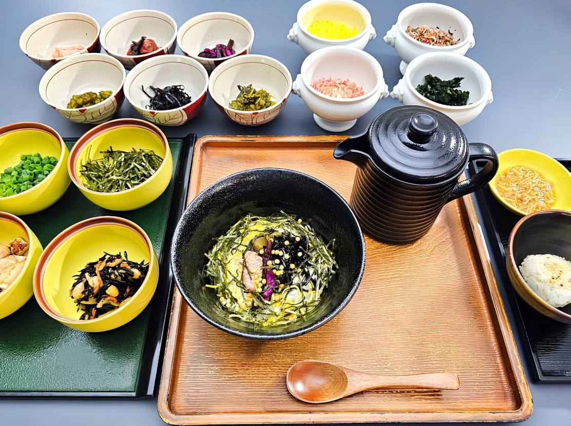 【現金不可】【朝食無料 お茶漬けブッフェ】源泉「山中湖旭日丘温泉」美肌の湯を満喫！
