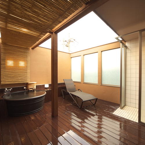 Opened in April 2012 Guest room with open-air bath "Tenmoku"
