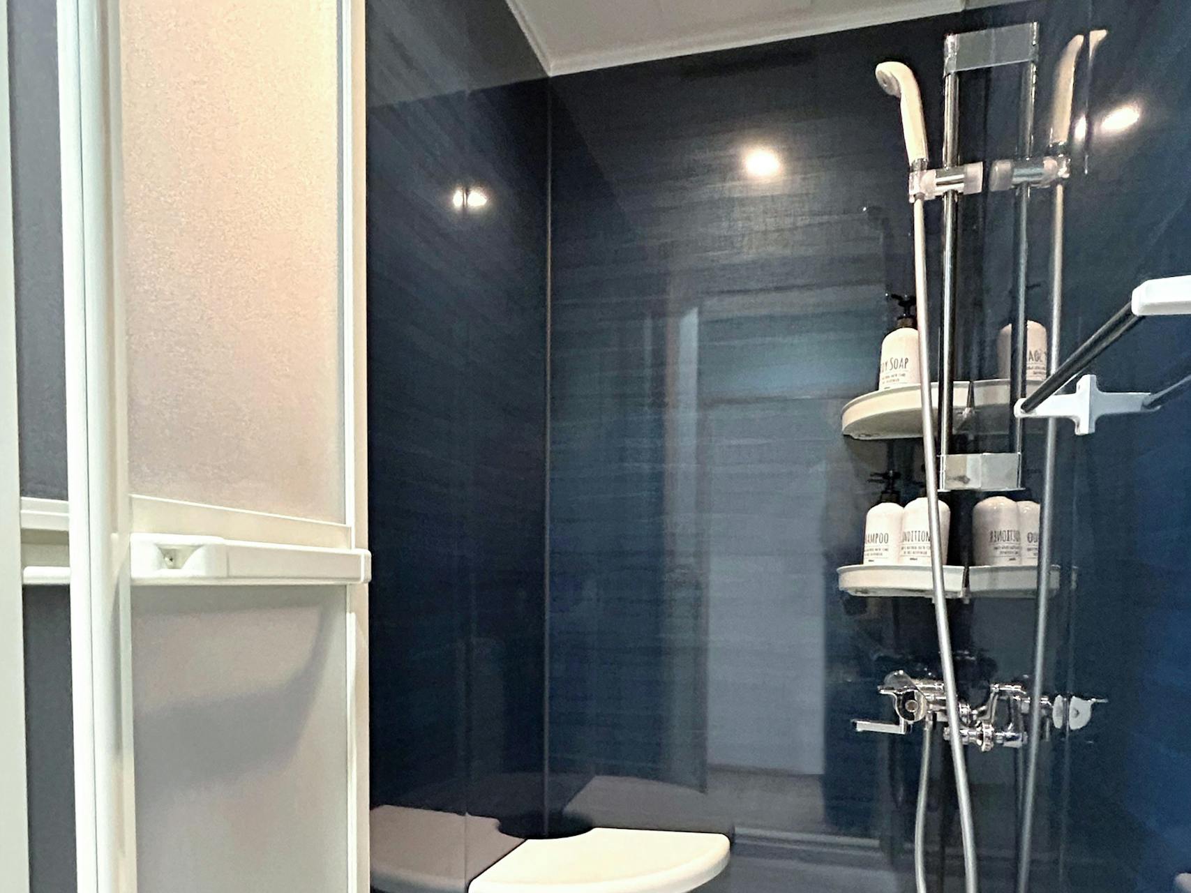 ・【走馬灯B：3Fシャワー】シャワールーム完備　※バスタブはありません