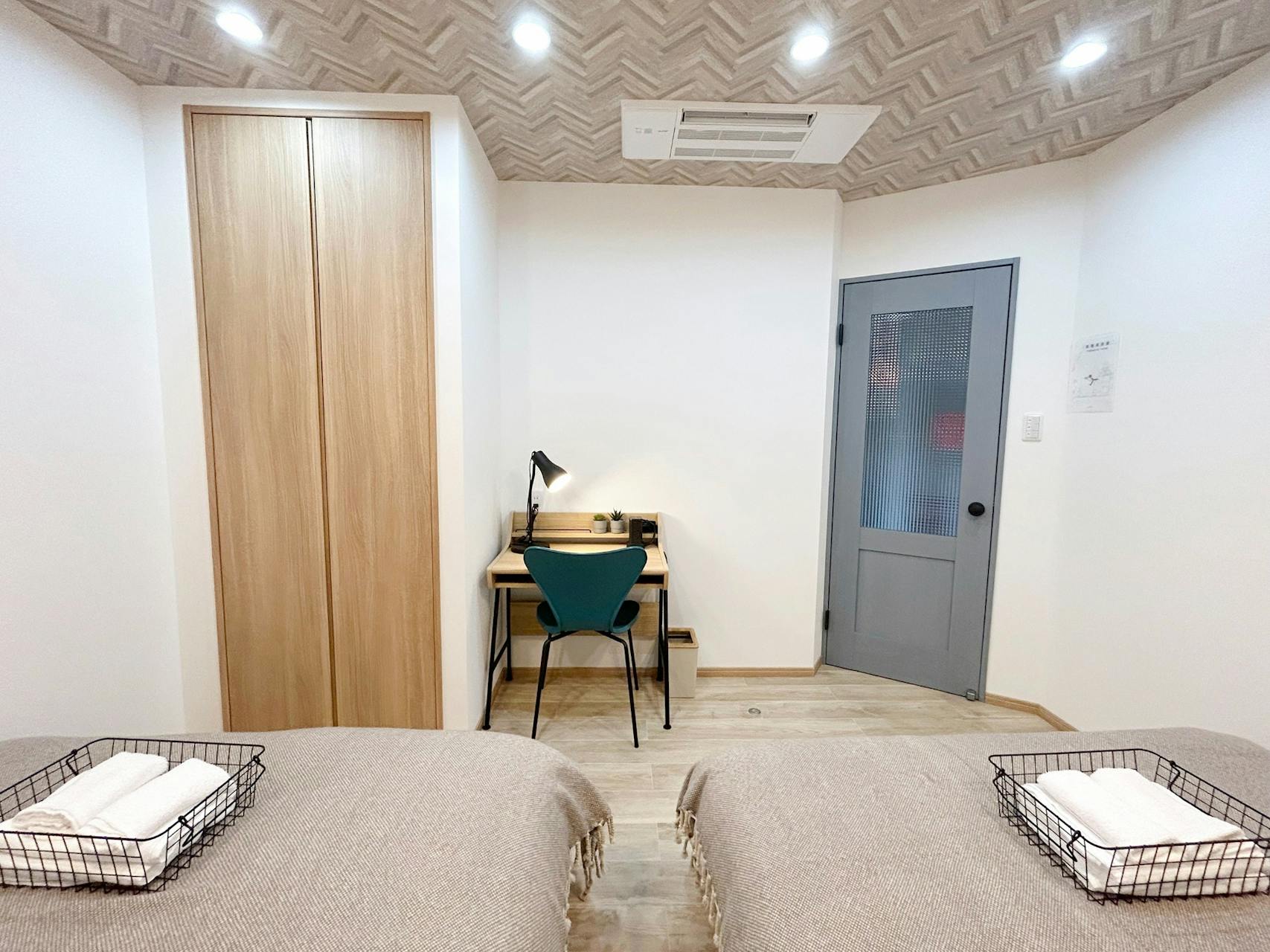 ・【走馬灯B：寝室】ワークデスクもあり、様々な用途でご利用いただけます