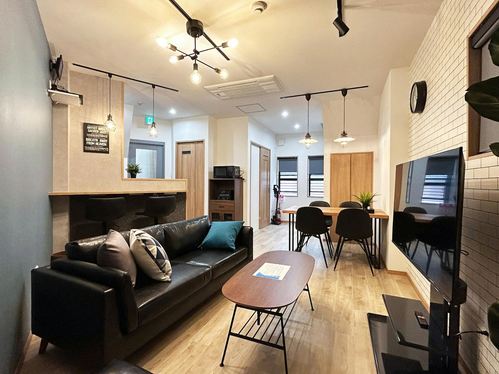 ・【走馬灯A：リビング】ご家族や友人と団らんの時間をお楽しみください