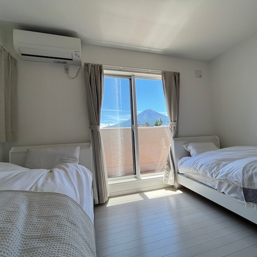 寝室（ベッド）