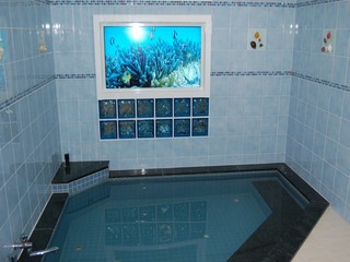 ＜中浴場＞お魚の映像と音楽が流れるお風呂をゆったりとお楽しみください♪