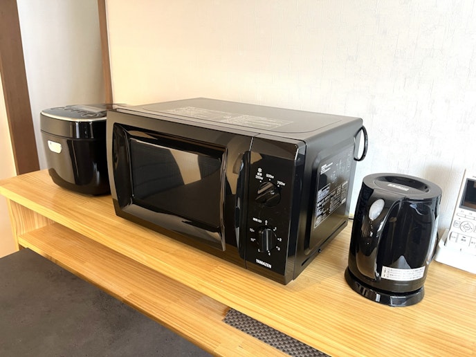 電子レンジ、電気ポット、炊飯器