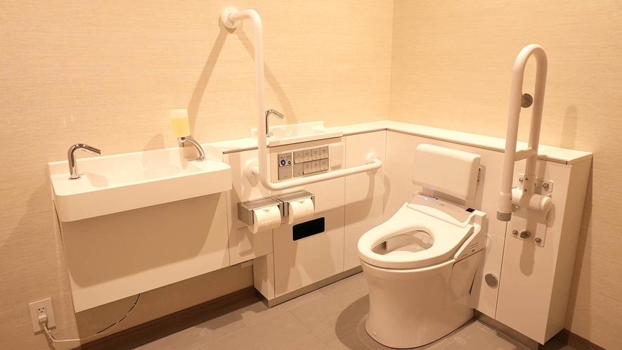 【A07 （ADA／トイレ）】ユニバーサルデザインのトイレ。車いすでも安心してご利用頂けます