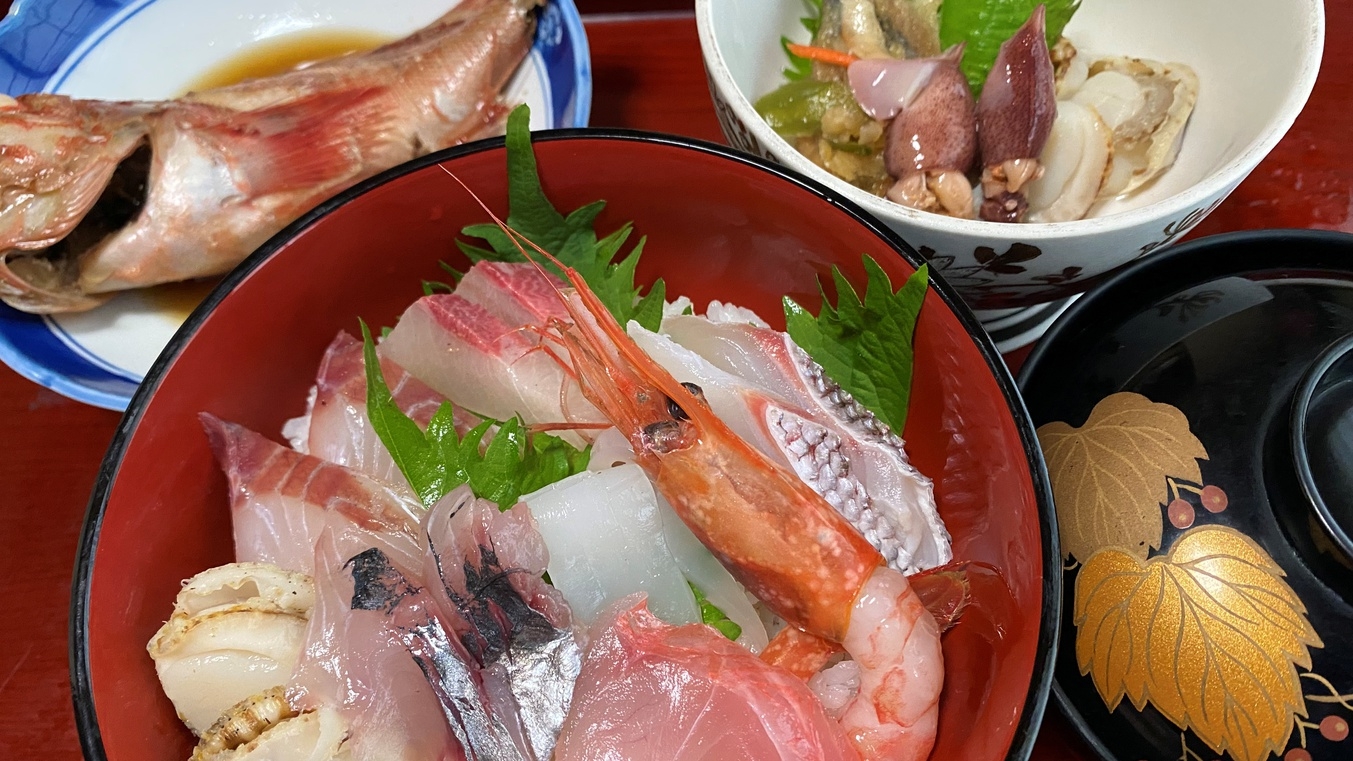 【夕食は海鮮丼／朝食なし】お手軽価格で楽しむ海鮮と温泉。駅から徒歩4分《学生・一人旅・出張にも◎》