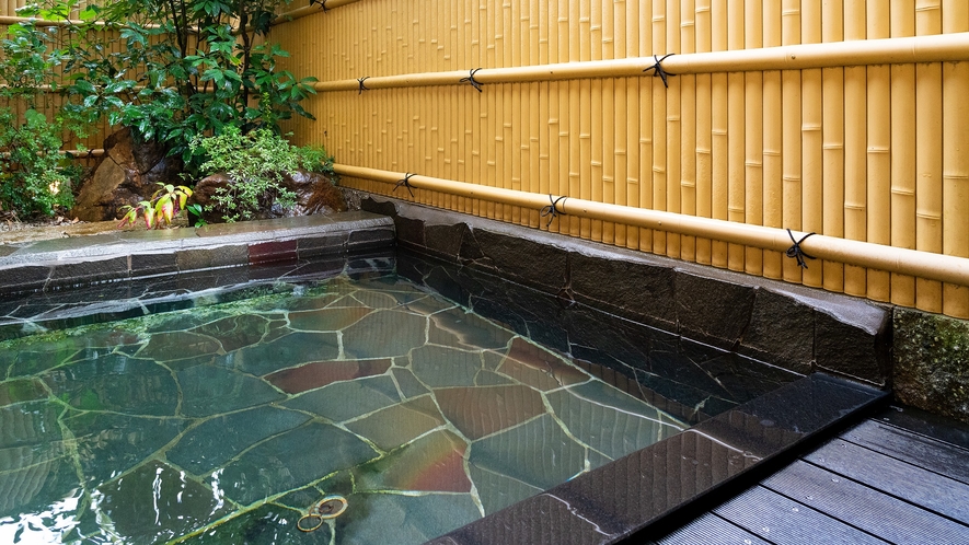 *京都最古の天然の湯「木津温泉」。源泉100%かけ流しでございます。