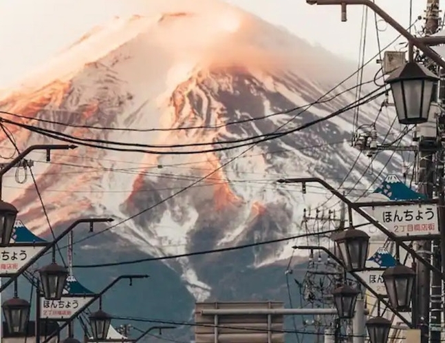 お車で8分ほど！富士山とレトロな街のコラボがお楽しみいただけます！