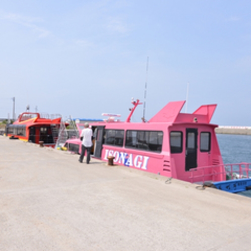 *高速船もしくは海上タクシーで島までアクセス！三河湾の潮風に吹かれながらお越し下さい。