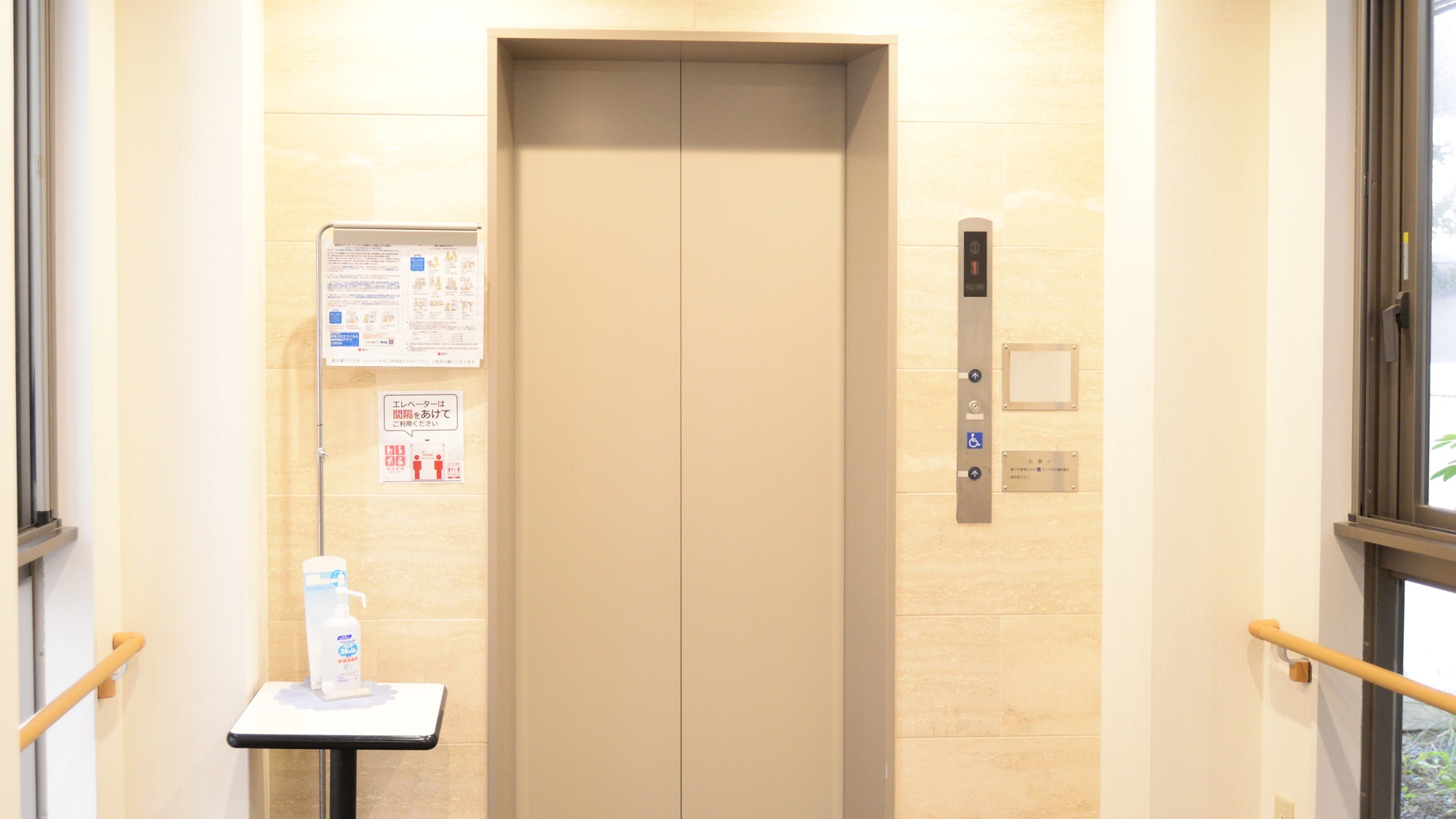 *エレベーター