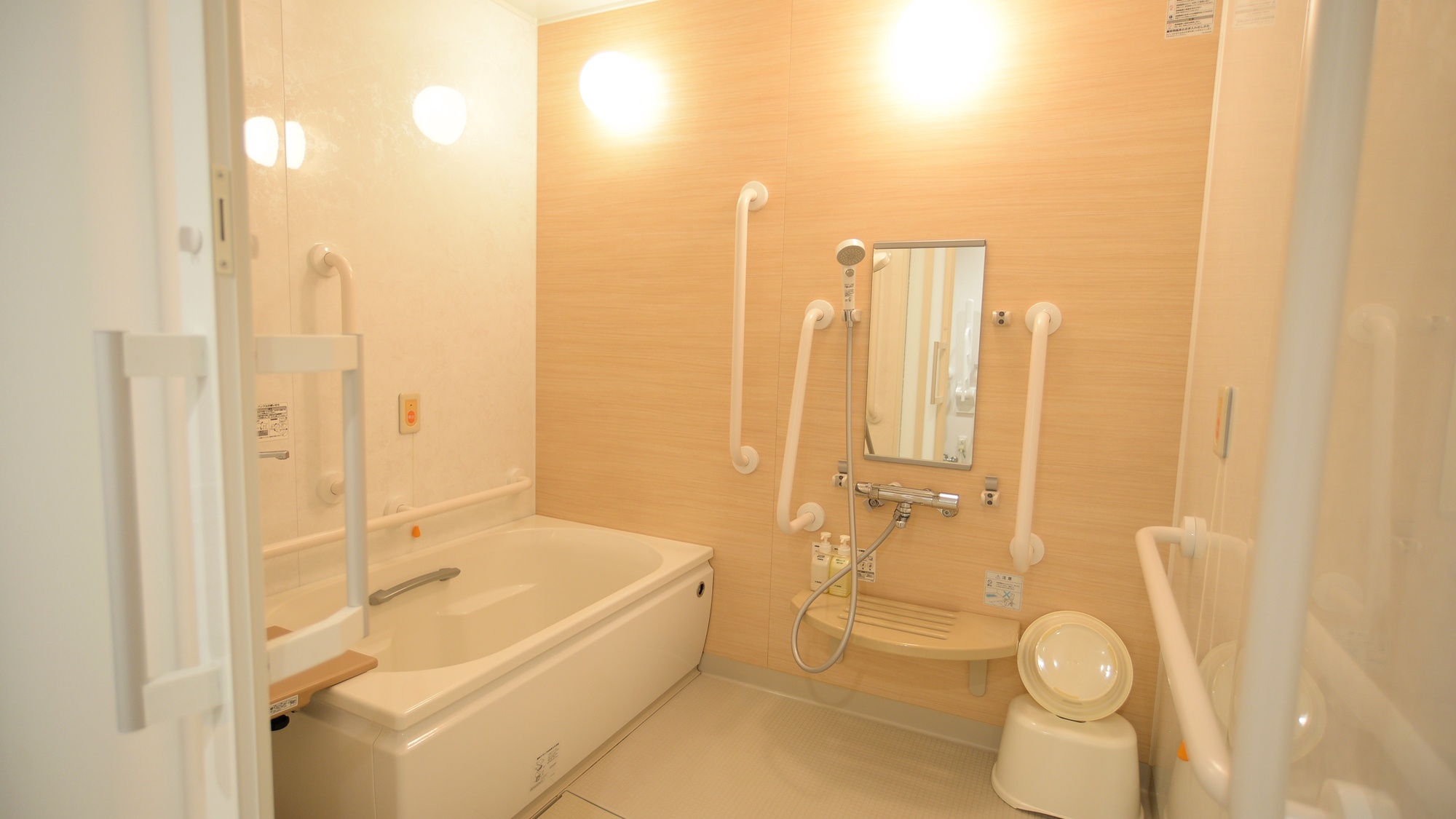 *バリアフリー洋室（浴室）